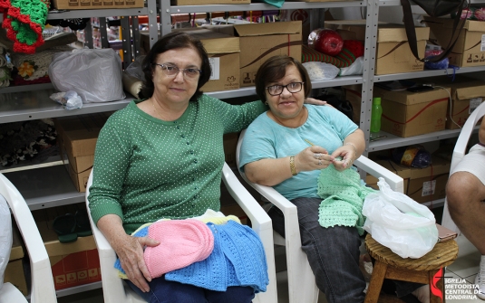 Foto Entrega dos Casaquinhos de Bebe Para a Missão na Jordânia