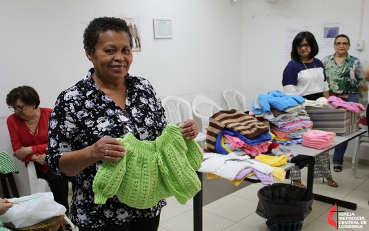 Foto Entrega dos Casaquinhos de Bebe Para a Missão na Jordânia